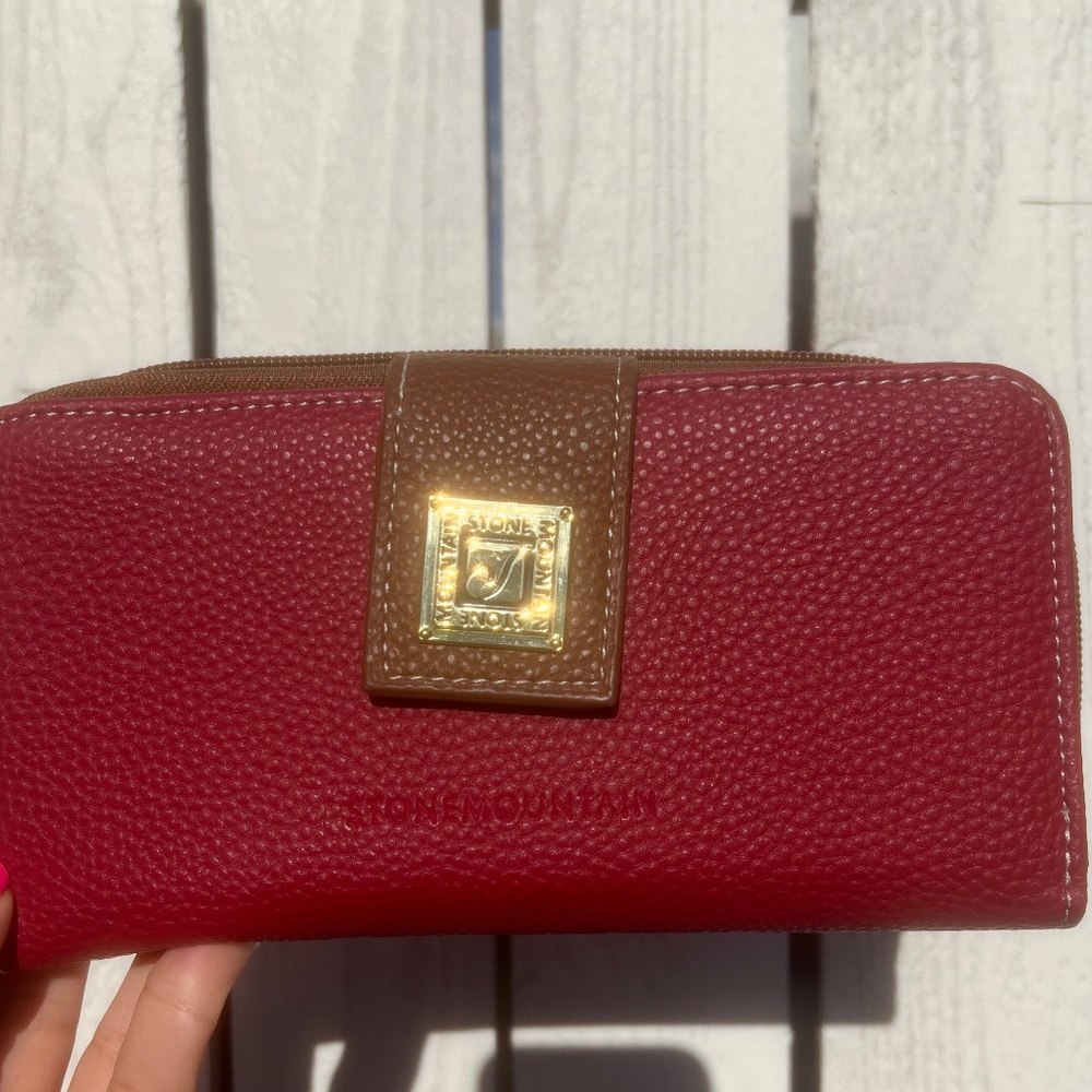 Brand New Stone Mountain leather wallet